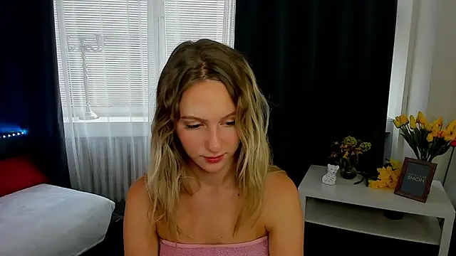 Lia Bloom  online show from 10, 9, 2025