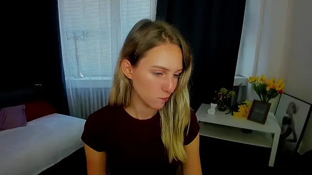 Lia Bloom  online show from 11, 9, 2025