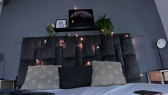 DulceAurora   online show from 13, 3, 2026