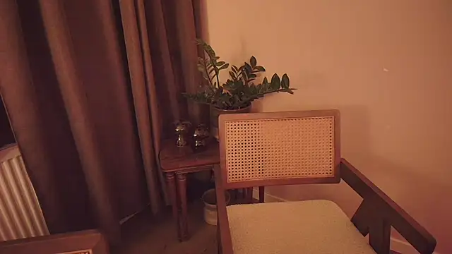 Nina24 online show from 25, 10, 2025