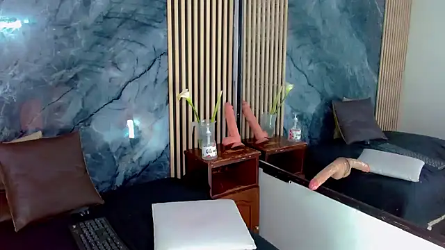 Snapshot of Isalombardi chatting on 12, 2, 2025 Isalombardi online show from 12, 2, 2025