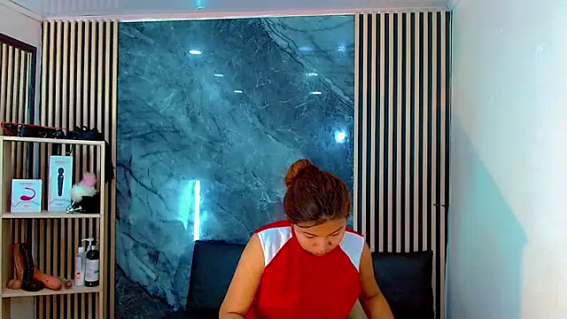 Snapshot of Isalombardi chatting on 23, 10, 2025 Isalombardi online show from 23, 10, 2025
