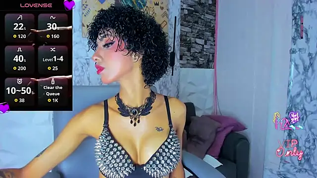 Snapshot of Queen_Cuarxxo chatting on 3, 6, 2026 Queen Cuarxxo online show from 3, 6, 2026