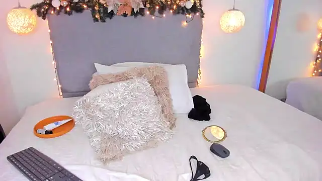 MeganCherryy online show from 18, 12, 2024