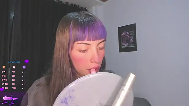 Snapshot of MiaGoth_ chatting on 8, 10, 2025 MiaGoth  online show from 8, 10, 2025