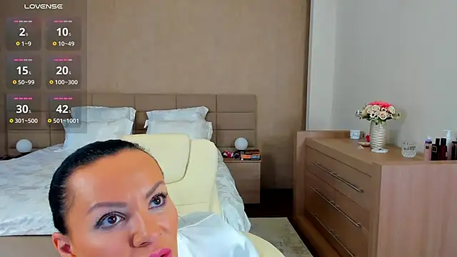 Snapshot of Beverly_West chatting on 13, 12, 2024 Beverly West online show from 13, 12, 2024