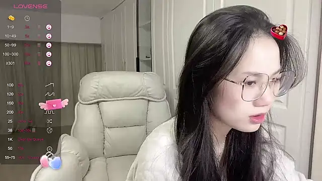 Snapshot of LeLe-666 chatting on 17, 12, 2024 LeLe-666 online show from 17, 12, 2024