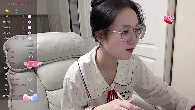 Snapshot of LeLe-666 chatting on 4, 1, 2025 LeLe-666 online show from 4, 1, 2025