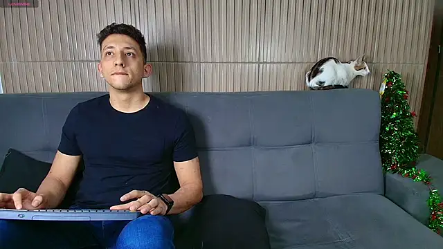 Snapshot of Maykol_Victoriasr chatting on 2, 1, 2025 Maykol Victoriasr online show from 2, 1, 2025