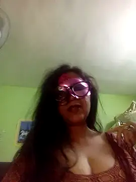 Snapshot of DesiMuffin chatting on 19, 2, 2025 DesiMuffin online show from 19, 2, 2025