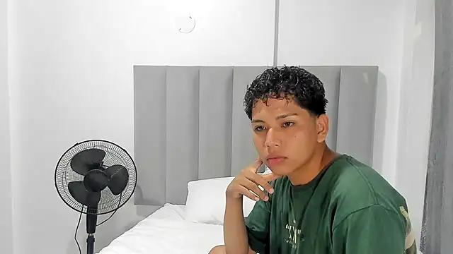 Snapshot of jonmaykolrose chatting on 12, 12, 2024 jonmaykolrose online show from 12, 12, 2024