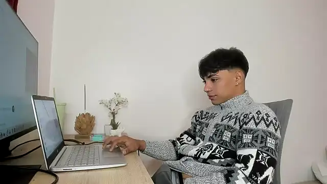 Snapshot of jonmaykolrose chatting on 21, 10, 2025 jonmaykolrose online show from 21, 10, 2025
