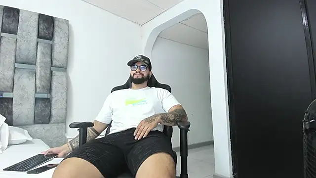 Chrys Harris01 online show from 4, 12, 2024