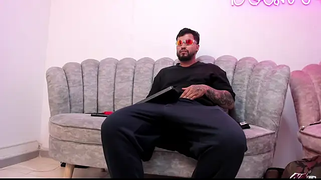 Chrys Harris01 online show from 4, 3, 2025