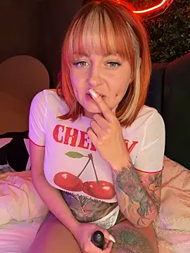 Snapshot of ObviouslyPeachy chatting on 7, 4, 2026 ObviouslyPeachy online show from 7, 4, 2026