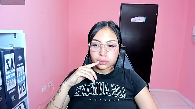 Snapshot of AlanaPetterson chatting on 12, 12, 2024 AlanaPetterson online show from 12, 12, 2024
