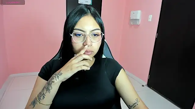 Snapshot of AlanaPetterson chatting on 20, 12, 2024 AlanaPetterson online show from 20, 12, 2024