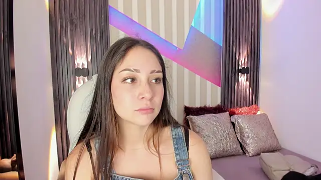 Snapshot of emily_layton chatting on 16, 9, 2025 emily layton online show from 16, 9, 2025