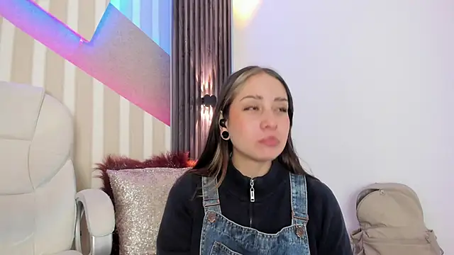 Snapshot of emily_layton chatting on 30, 9, 2025 emily layton online show from 30, 9, 2025