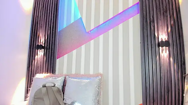 Snapshot of emily_layton chatting on 7, 10, 2025 emily layton online show from 7, 10, 2025