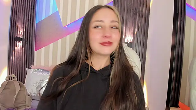 Snapshot of emily_layton chatting on 27, 10, 2025 emily layton online show from 27, 10, 2025