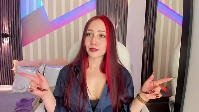 Snapshot of emily_layton chatting on 30, 10, 2025 emily layton online show from 30, 10, 2025