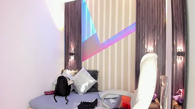 Snapshot of emily_layton chatting on 20, 11, 2025 emily layton online show from 20, 11, 2025