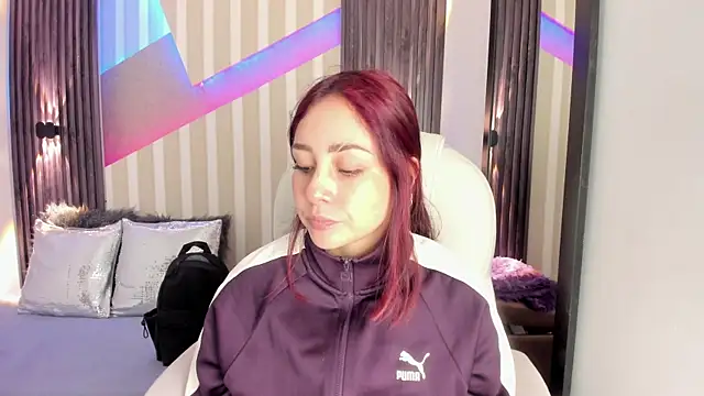 Snapshot of emily_layton chatting on 25, 11, 2025 emily layton online show from 25, 11, 2025