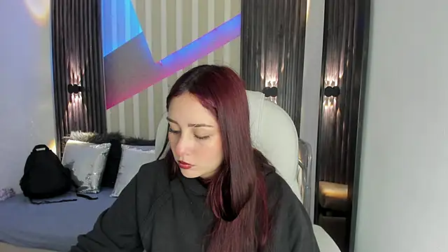 Snapshot of emily_layton chatting on 26, 11, 2025 emily layton online show from 26, 11, 2025