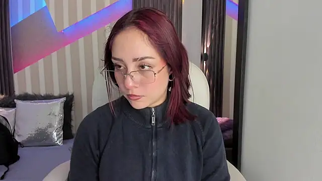 Snapshot of emily_layton chatting on 27, 11, 2025 emily layton online show from 27, 11, 2025