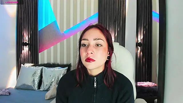 Snapshot of emily_layton chatting on 1, 12, 2025 emily layton online show from 1, 12, 2025