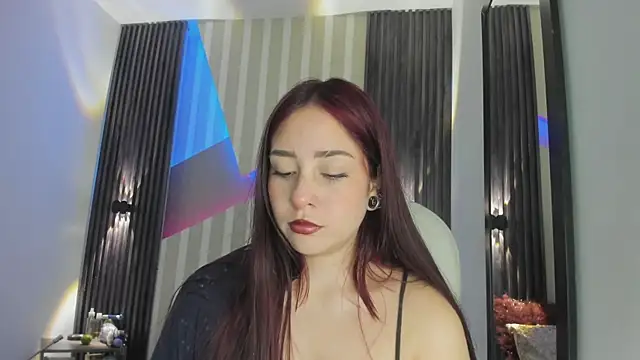 Snapshot of emily_layton chatting on 15, 12, 2025 emily layton online show from 15, 12, 2025