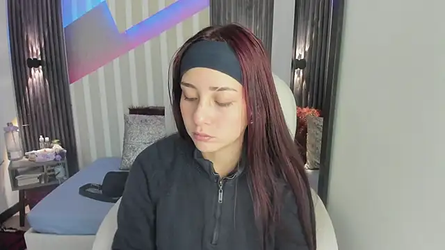 Snapshot of emily_layton chatting on 20, 12, 2025 emily layton online show from 20, 12, 2025