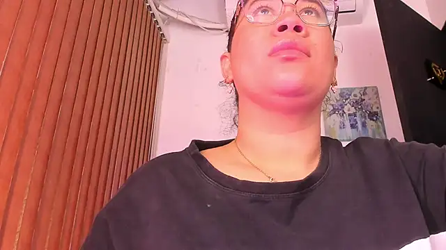 Snapshot of alondrabigtits chatting on 25, 2, 2026 alondrabigtits online show from 25, 2, 2026