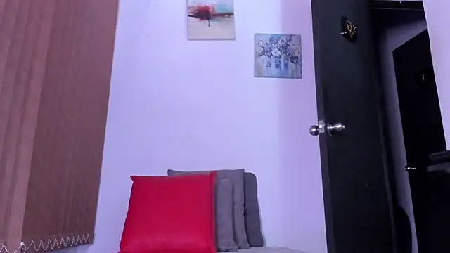 Snapshot of alondrabigtits chatting on 13, 3, 2026 alondrabigtits online show from 13, 3, 2026