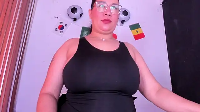 Snapshot of alondrabigtits chatting on 27, 6, 2026 alondrabigtits online show from 27, 6, 2026