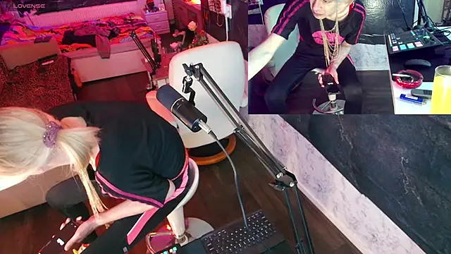 Snapshot of Doggyray44 chatting on 21, 12, 2024 Doggyray44 online show from 21, 12, 2024