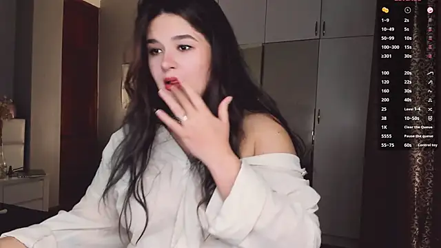 July Slowdive online show from 13, 11, 2025