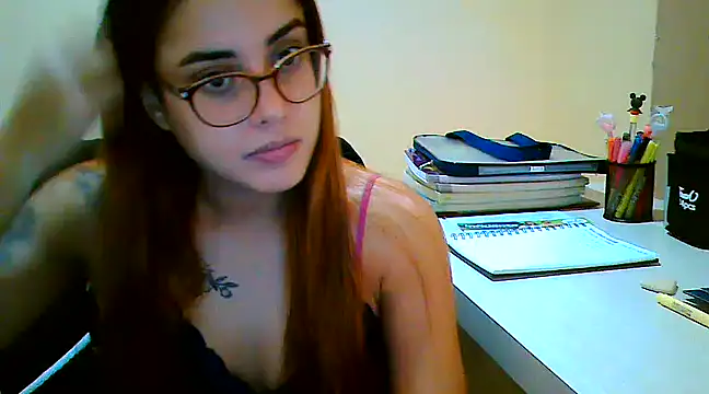 Snapshot of maliamiller chatting on 18, 3, 2025 maliamiller online show from 18, 3, 2025