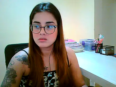 Snapshot of maliamiller chatting on 23, 10, 2025 maliamiller online show from 23, 10, 2025