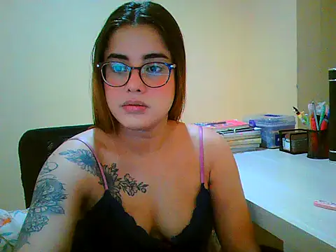 Snapshot of maliamiller chatting on 7, 11, 2025 maliamiller online show from 7, 11, 2025