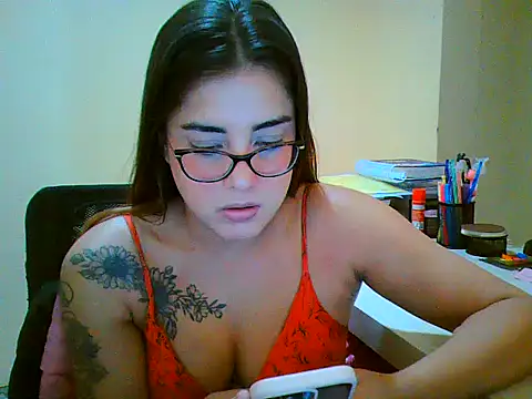 Snapshot of maliamiller chatting on 10, 3, 2026 maliamiller online show from 10, 3, 2026