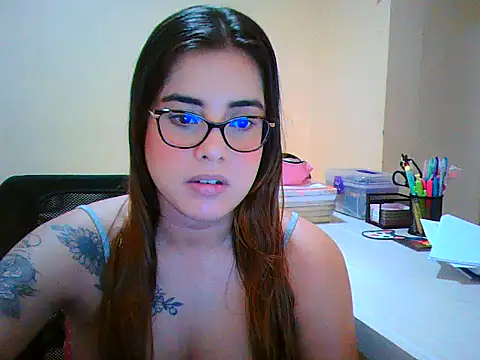 Snapshot of maliamiller chatting on 19, 3, 2026 maliamiller online show from 19, 3, 2026