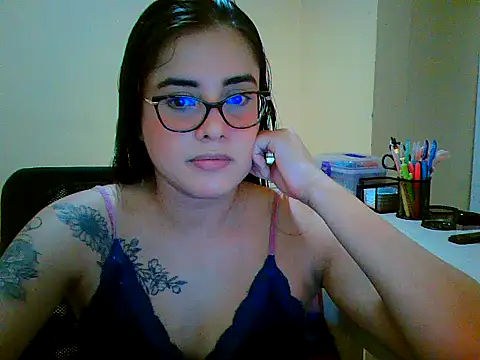 Snapshot of maliamiller chatting on 21, 3, 2026 maliamiller online show from 21, 3, 2026