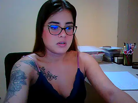 Snapshot of maliamiller chatting on 25, 3, 2026 maliamiller online show from 25, 3, 2026