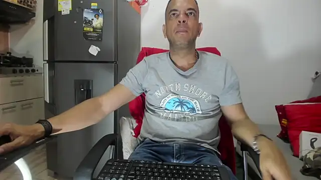 Snapshot of latinmartin73 chatting on 28, 12, 2024 latinmartin73 online show from 28, 12, 2024
