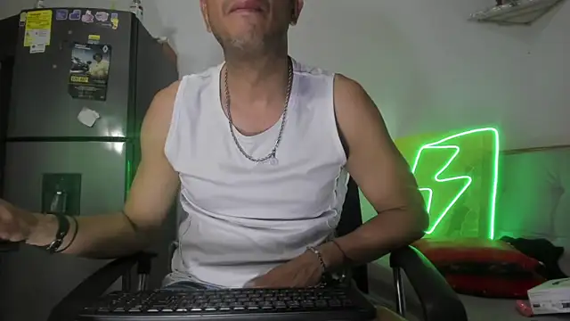 Snapshot of latinmartin73 chatting on 16, 1, 2025 latinmartin73 online show from 16, 1, 2025