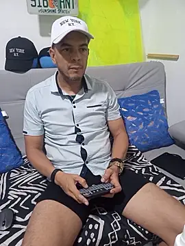 Snapshot of latinmartin73 chatting on 16, 10, 2025 latinmartin73 online show from 16, 10, 2025