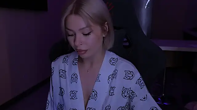 Snapshot of Sasha_Mason chatting on 12, 10, 2025 Sasha Mason online show from 12, 10, 2025