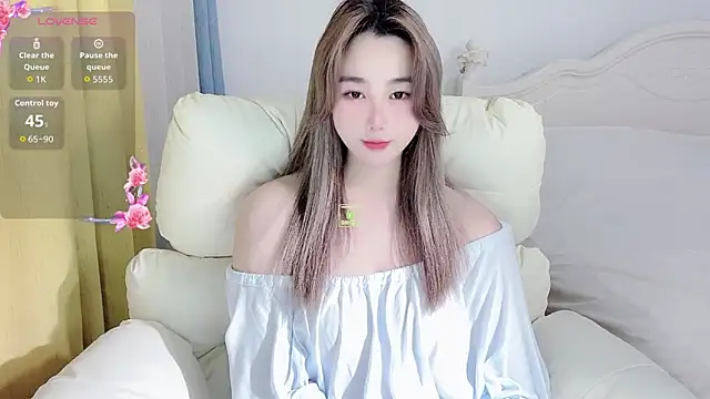 Snapshot of Caitlyn__ chatting on 8, 4, 2026 Caitlyn online show from 8, 4, 2026